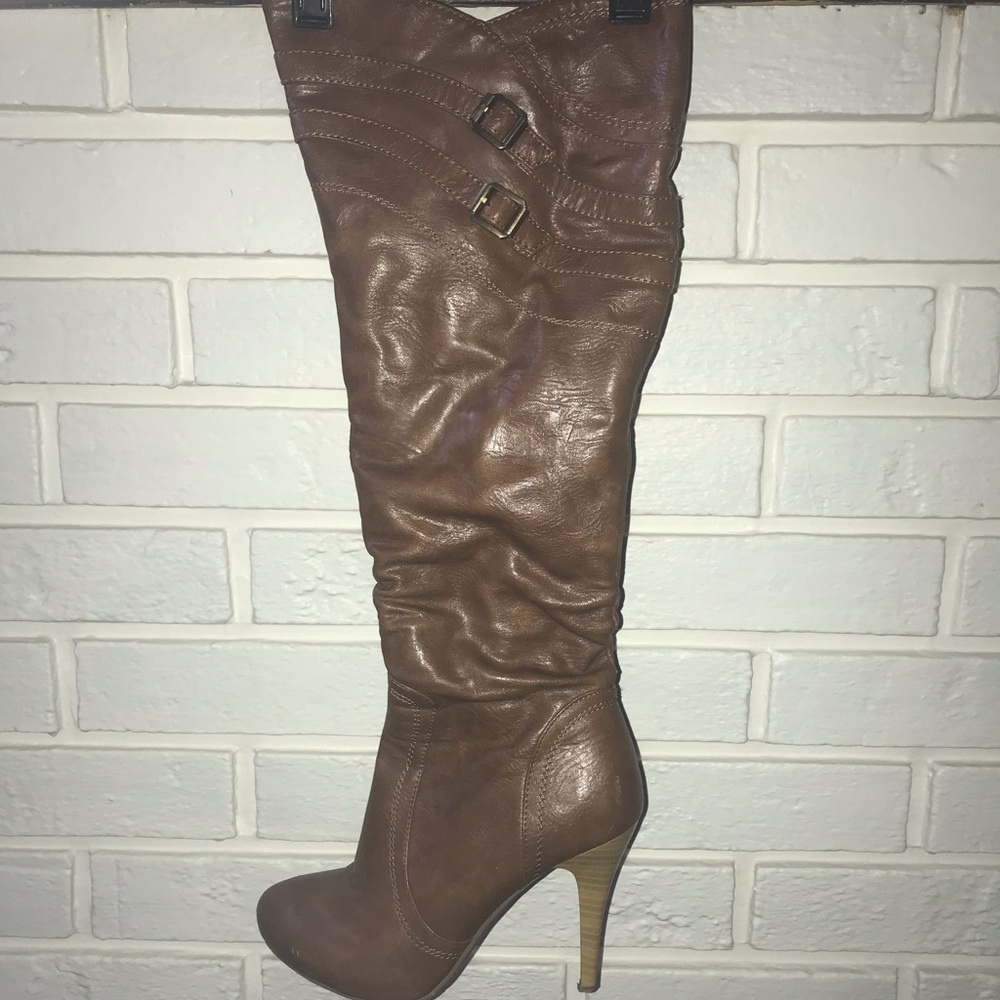 Brown high hell knee high boots